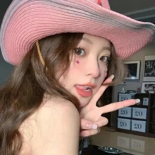 戴脚镣的女孩